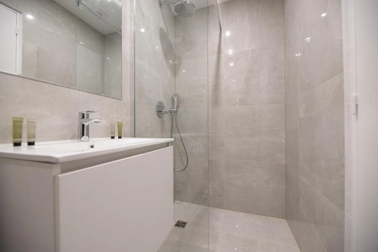 Mbm - Upper Marais Apartment *