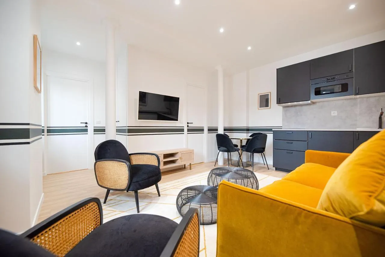 Mbm - Upper Marais Apartment