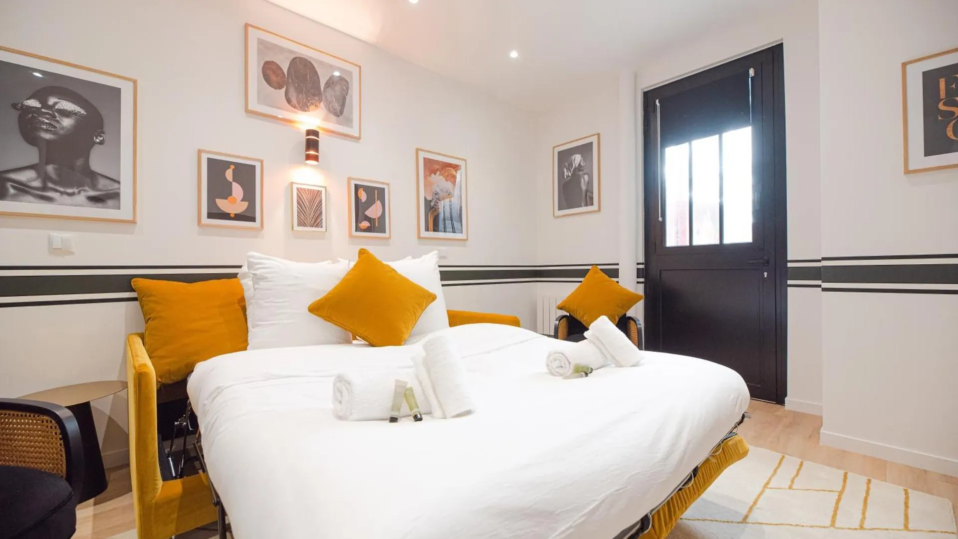 Mbm - Upper Marais Apartment