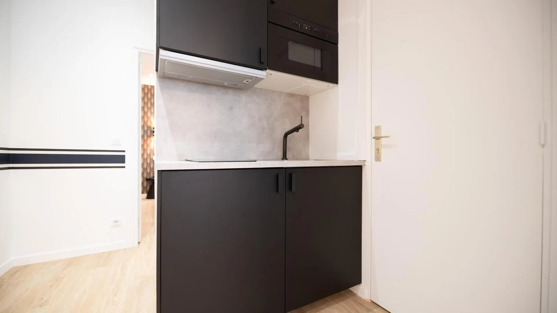 Mbm - Upper Marais Apartment